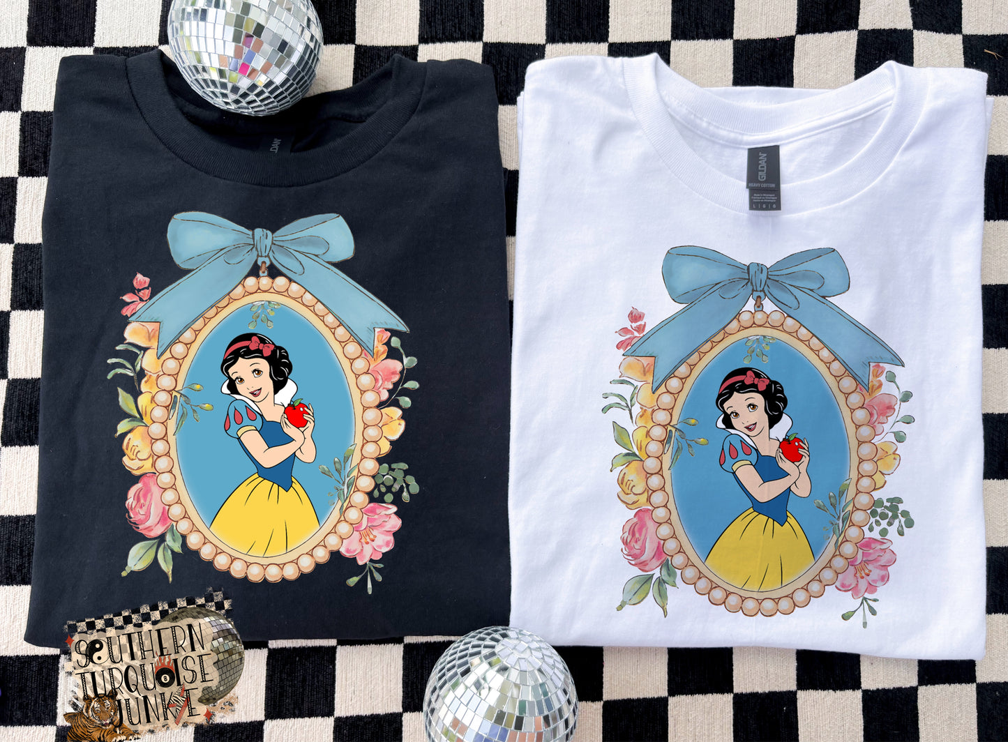 SNOW WHITE MIRROR TSHIRT