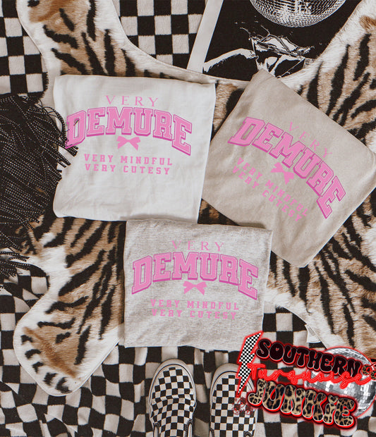 DEMURE TEE