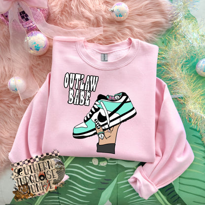 OUTLAW BABE CREWNECK