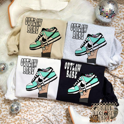 OUTLAW BABE CREWNECK